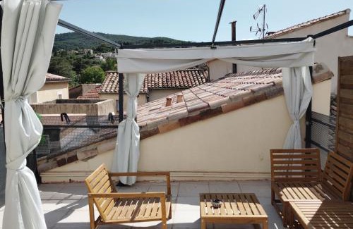 Apt Apartment | Un nid sur les toits avec terrasse