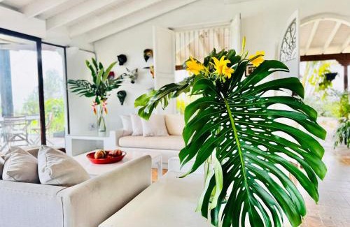 Calima Villa | Un Pedacito de Santorini en el Lago Calima