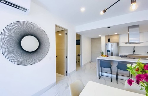 El Tezal Condo | Unbeatable location 2BD 2BTH Walking distance to Medano.