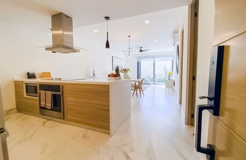 El Tezal Condo | Unbeatable location 2BD 2BTH Walking distance to Medano.