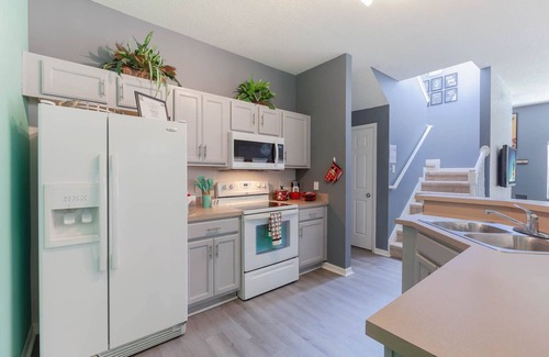 Bellavida House | UNBEATABLE LOCATION THEMATIC HOUSE with HEATED POOL OPTION 8 miles to Disney