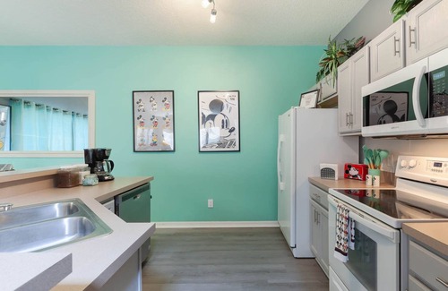 Bellavida House | UNBEATABLE LOCATION THEMATIC HOUSE with HEATED POOL OPTION 8 miles to Disney