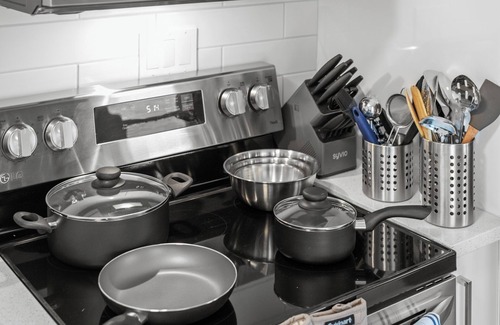 North Central Edmonton House | Unbeatable Location! Unique Downtown Oliver Loft | Free Parking Fast WiFi