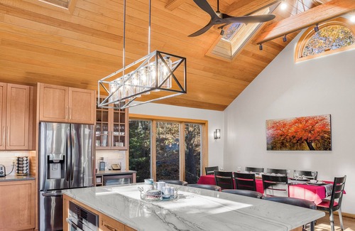 Roseland House | Unbeatable Views Atop Wintergreen Resort