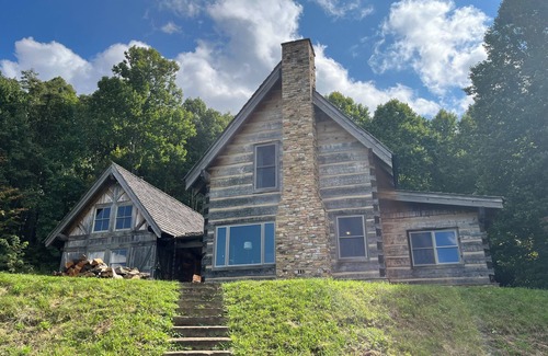 Hot Springs Cabin | Unbelievable 41 mile views from atop this mountain retreat! Totally private!