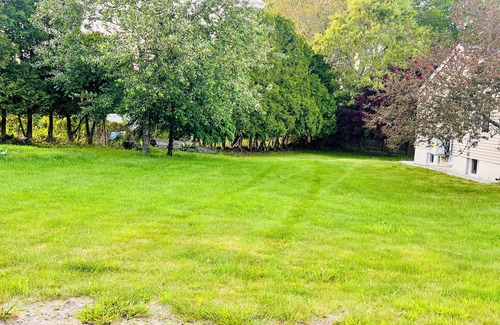 Montville House | Uncasville Getaway “The Lovely Scape Retreat” 5 minutes to the Mohegan Casino.