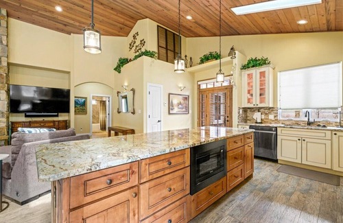 Ouray House | Uncompahgre Lodge 8BR/5BA - Smaller group ask us about our rates for fewer rooms
