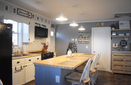 Martin House | Uncork, Unwind, Relax @ this family & pet friendly Lake home #2