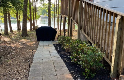 Martin Cottage | Uncork, Unwind, Relax @ this Family & pet Friendly Lake Home #1