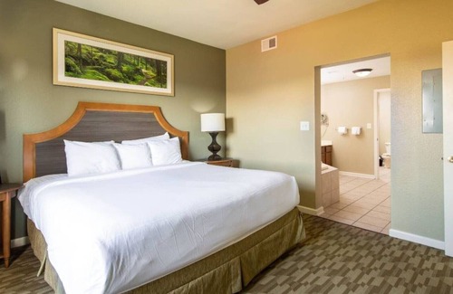 Sevierville Resort | Uncover Family Fun and Mountain Adventure at Wyndham Smoky Mountains – 2 Bd. Dlx