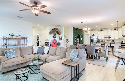 Davenport House | Uncover One-of-a-Kind Wonderland! Themed Rooms + Free Pool Heat & Magical Perks!