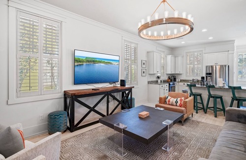 Forest District House | Under New Management |Pet Friendly | new golf cart & bikes included| Sleeps 8