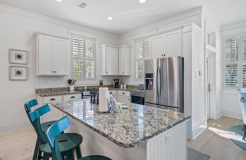 Forest District House | Under New Management |Pet Friendly | new golf cart & bikes included| Sleeps 8