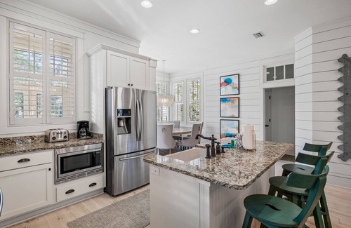 Forest District House | Under New Management |Pet Friendly | new golf cart & bikes included| Sleeps 8
