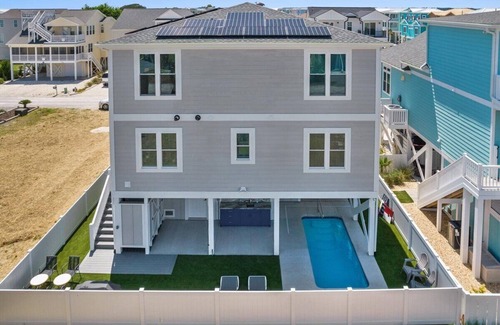 Sunset Beach House | Undoer of Knots is a luxurious beach home with 6 bedrooms designed for relaxation.