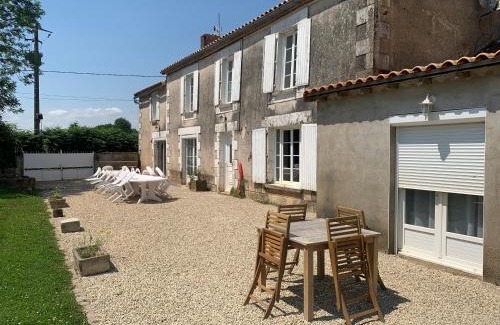 Vouhe Apartment | Une chambre au calme en Gâtine Deux-Sévrienne