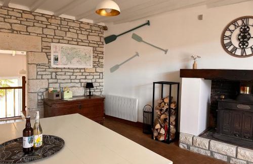 Arcais House | Une maraîchine en bord de conche avec barque sans linge de maison