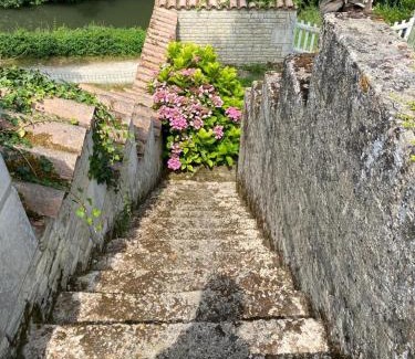 Arcais House | Une maraîchine en bord de conche avec barque sans linge de maison