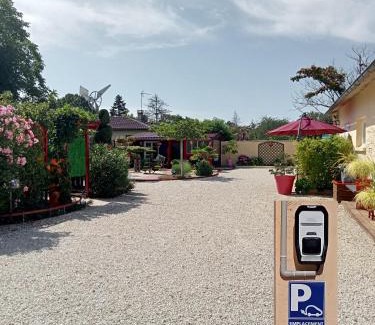 Saint-Medard-de-Guizieres Apartment | Une pause quelque part recharge pour voiture électrique inclu
