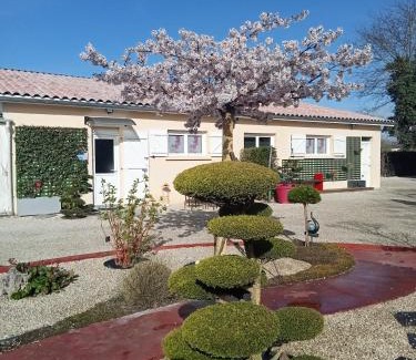 Saint-Medard-de-Guizieres Apartment | Une pause quelque part recharge pour voiture électrique inclu