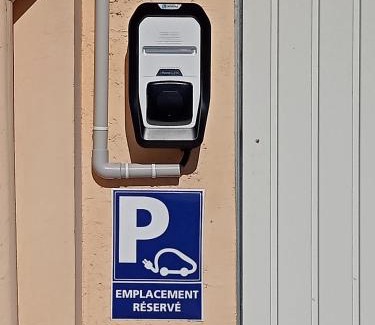 Saint-Medard-de-Guizieres Apartment | Une pause quelque part recharge pour voiture électrique inclu