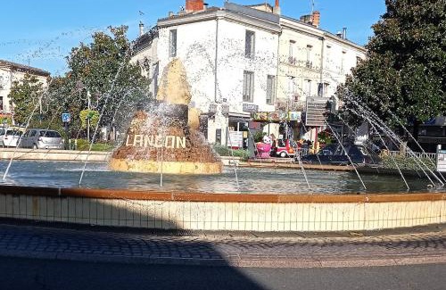 Langon Apartment | une terrasse en ville