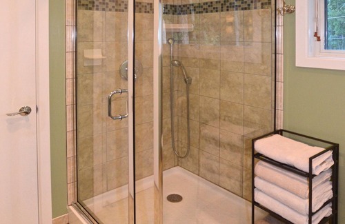 Glenford House | Unequalled Views of Reservoir & Mtns, Affordable, Totally Private