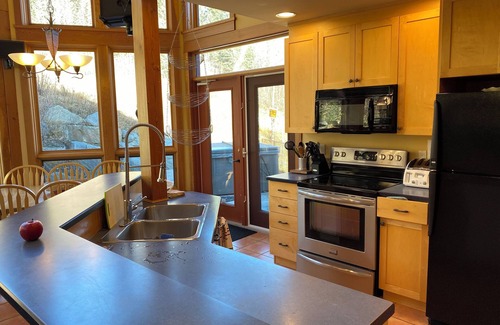 Sunburst Estates Ski Chalet | Unforgettable All Season Retreat True Ski In/Out Sleeps 10 Adults or 14 total