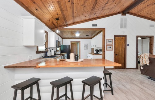 Livingston House | Unforgettable Charming LogCabin Bliss!