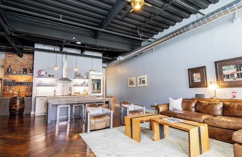 Oxford Condo | Unforgettable luxury Rental on the Square