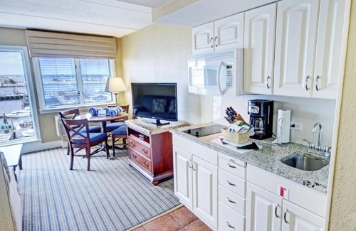 The Point Apartment | Unforgettable New England retreat with a true nautical feel