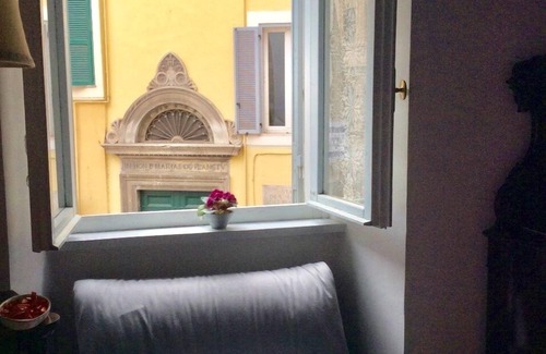 Rione XI Sant'Angelo Apartment | Unforgettable 'Roman Holidays' on foot between monuments and fountains - free WiFi