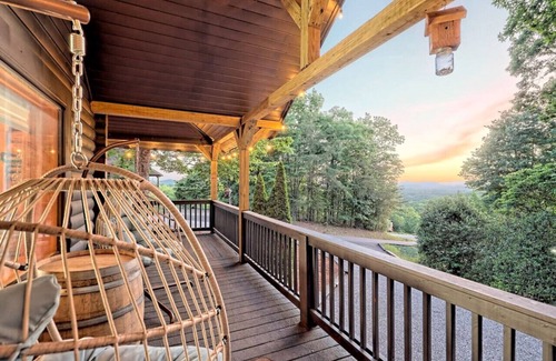 Blairsville Cabin | Unforgettable Sunsets On The Ridge & King Beds
