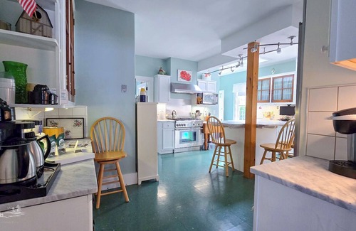 East Boothbay House | Unforgettable Waterfront Retreat: Featured on PBS, Perfect for Families & Friends!