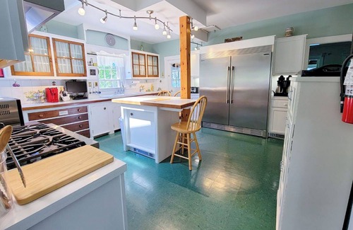 East Boothbay House | Unforgettable Waterfront Retreat: Featured on PBS, Perfect for Families & Friends!