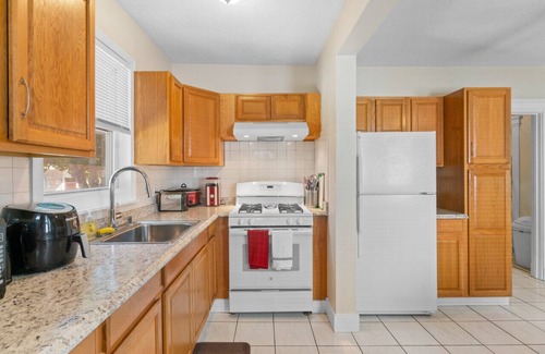 West Haven House | UNH Home Base 10 minutes from beach