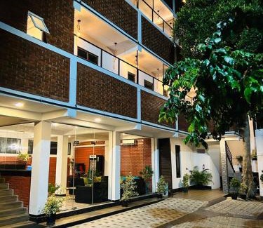 Seeduwa - Katunayake Apartment | Unic Residence And Transit Hotel