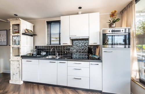 Municipality of Aalsmeer Boat Rental | Unieke en Moderne Water Villa in de Buurt van Schiphol en Amsterdam