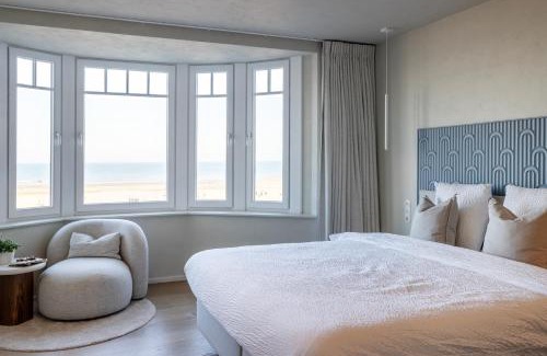 De Panne Villa | Unieke villa Catherine met frontaal zeezicht, parking sauna en strandcabine