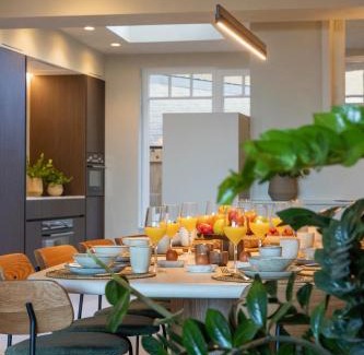 De Panne Villa | Unieke villa Catherine met frontaal zeezicht, parking sauna en strandcabine