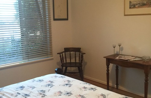 East Perth House | Uninterrupted Swan River Views -Executive Stay close to Optus Stadium