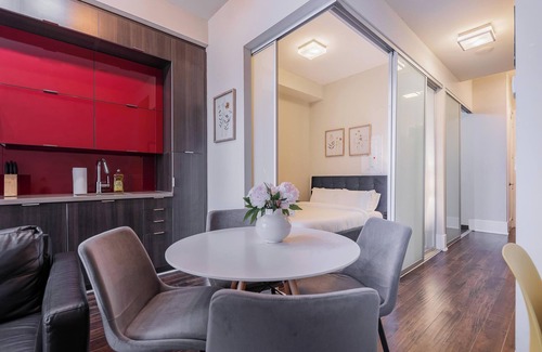 Toronto Entertainment District Apartment | Union and Front Suites