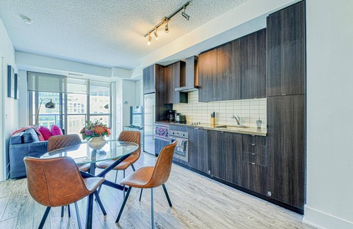 Toronto Entertainment District Apartment | Union and Front Suites