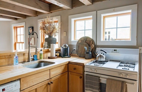 Hudson House | Union Cottage - One Block from Warren St