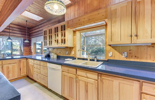Union House | Union Vacation Rental w/Golf Course Views!