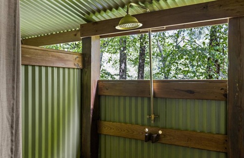 Murphy Apartment | unique 1-bedroom apt Organic Farm&Resort in Murphy with AC