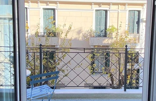 Anafiotika Apartment | Unique 1BR Studio Apartment with Nice Balcony View