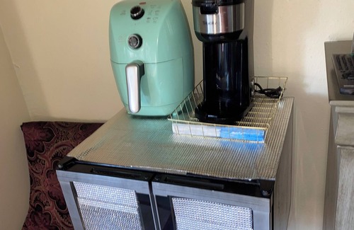 South Main Condo | Unique 2 bdrm condo w/cold AC, WiFi, sauna, foot massager, patio by NRG Stadium