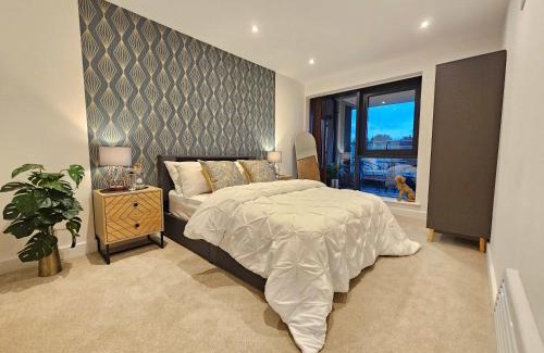 Leeds Apartment | Unique 2-Bed, 2-Bath Apartment with Private Terrace, Near Leeds Bus Station & City Centre