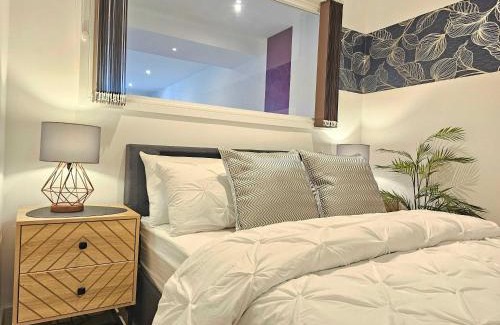 Leeds Apartment | Unique 2-Bed, 2-Bath Apartment with Private Terrace, Near Leeds Bus Station & City Centre